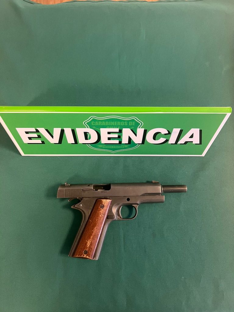 Carabineros Detiene A Sujeto Que Portaba Un Arma De Fuego En El Centro